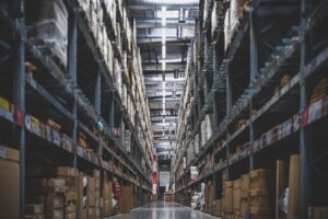 Dịch Vụ Fulfillment Là Gì? So Sánh Tự Vận Chuyển Bưu Điện Và Thuê Kho Bãi